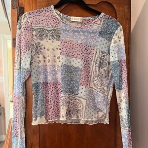 Multicolored mesh top